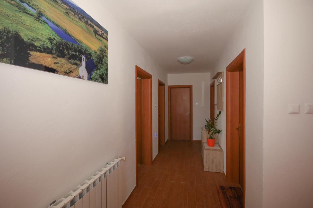 Apartman Lucija & Luka Otocac Ngoại thất bức ảnh